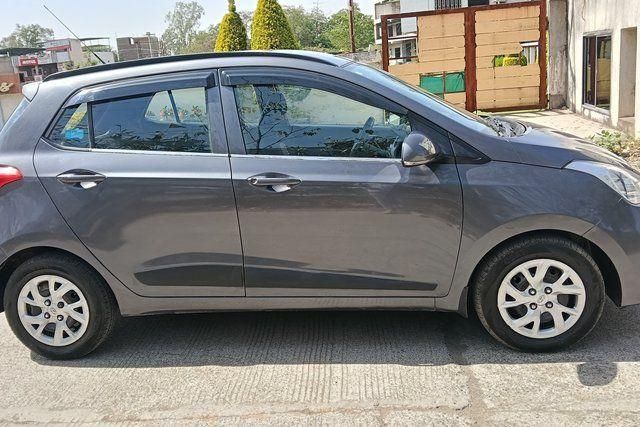 Second-hand 2017 Hyundai i10 Sportz 1.1L for sale in Dewas