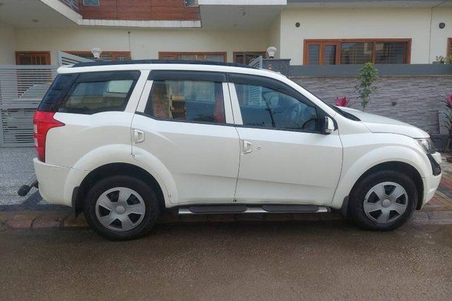 Second-hand 2017 Mahindra XUV500 W4 1.99 mHawk for sale in Ghaziabad