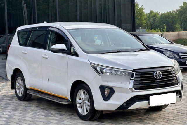 Toyota Innova Crysta 2.4 G MT BSIV Second-hand 2017 Toyota Innova Crysta 2.4 G MT BSIV for sale in Ahmedabad