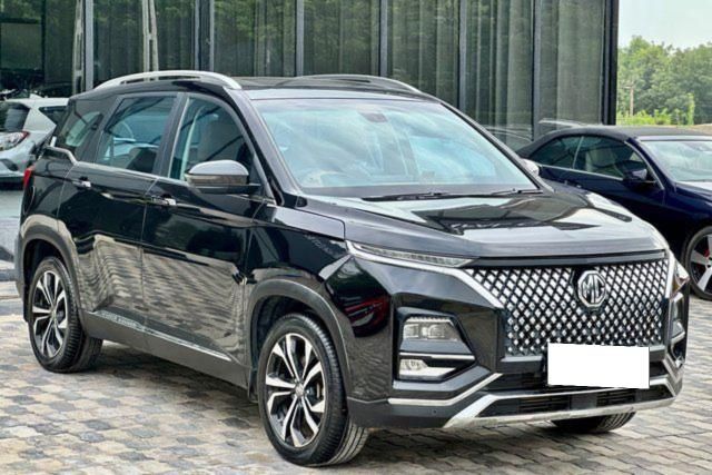 Second-hand 2023 MG Hector Plus Sharp Diesel MT for sale in Ahmedabad