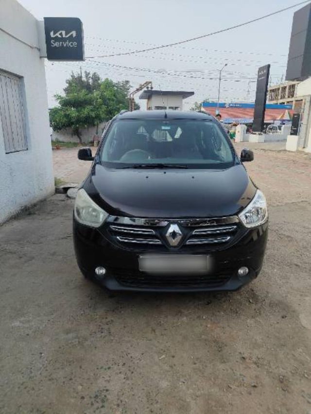 Renault Lodgy 85PS RxE Second-hand 2016 Renault Lodgy 85PS RxE for sale in Godhra
