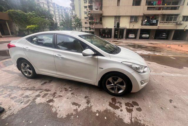 Hyundai Elantra CRDi S Second-hand 2013 Hyundai Elantra CRDi S for sale in Surat