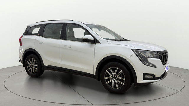 Second-hand 2025 Mahindra XUV700 AX7 AT BSVI for sale in New Delhi