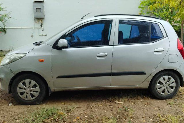 Second-hand 2011 Hyundai i10 Magna for sale in Gandhinagar