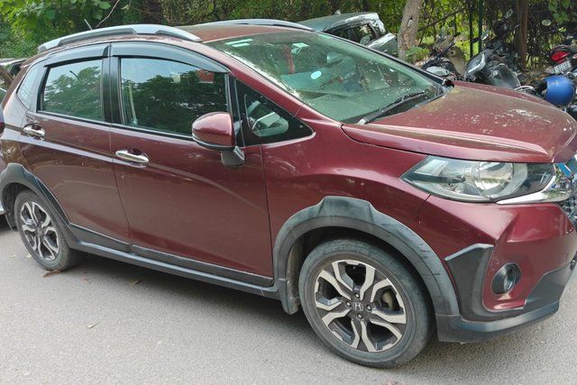 Second-hand 2018 Honda WR-V i-VTEC VX for sale in Noida