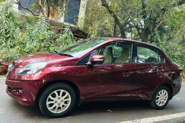 Second-hand 2013 Honda Amaze VX AT i-Vtech for sale in New Delhi