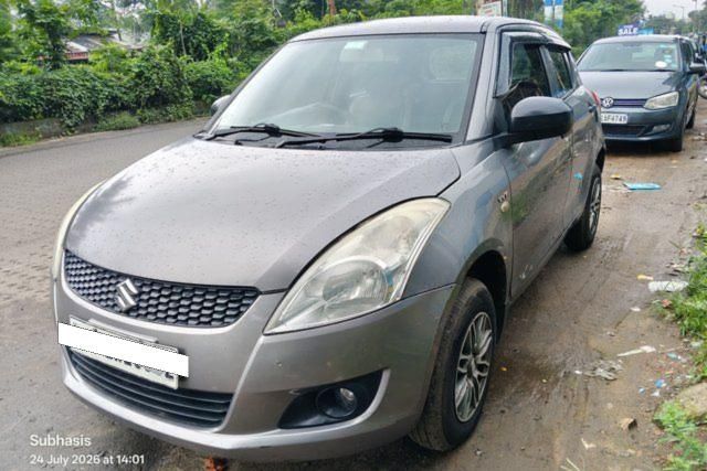 Second-hand 2013 Maruti Suzuki Swift LXI for sale in Kolkata