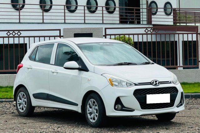 Second-hand 2017 Hyundai Grand i10 Sportz for sale in Surat