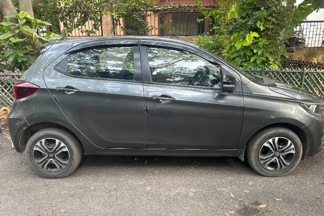 Second-hand 2023 Tata Tiago XT CNG for sale in Greater Noida