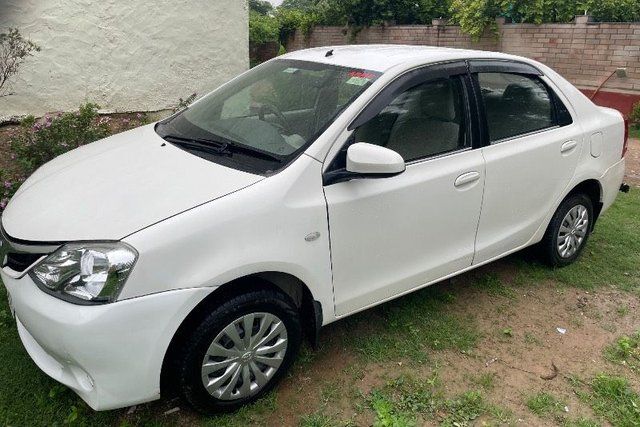 Toyota Etios DLX Second-hand 2016 Toyota Etios DLX for sale in Agra