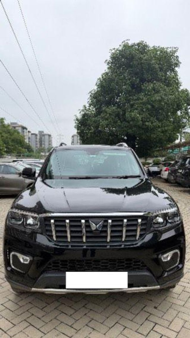 Second-hand 2024 Mahindra Scorpio N Z8 Select Diesel AT for sale in Vadodara