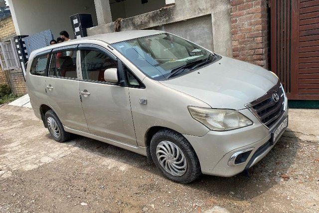Toyota Innova 2.5 G (Diesel) 8 Seater Second-hand 2013 Toyota Innova 2.5 G (Diesel) 8 Seater for sale in Jammu