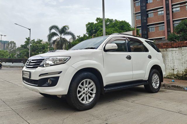Toyota Fortuner 4x2 AT Second-hand 2013 Toyota Fortuner 4x2 AT for sale in Mumbai