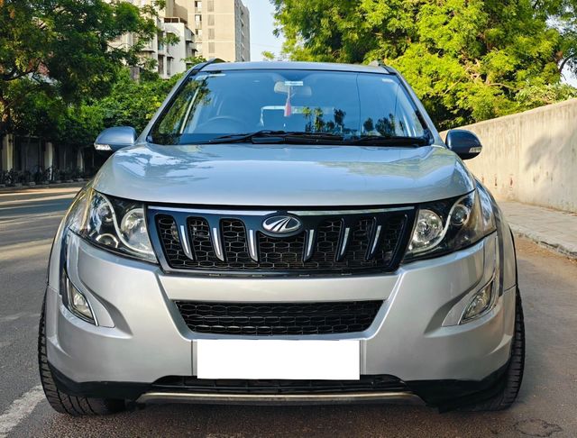 Mahindra XUV500 AT W10 FWD Second-hand 2018 Mahindra XUV500 AT W10 FWD for sale in Ahmedabad