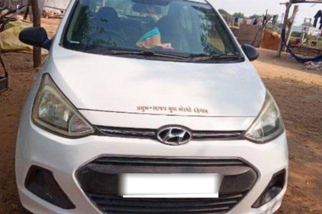 Hyundai Xcent 1.2 Kappa Base Second-hand 2015 Hyundai Xcent 1.2 Kappa Base for sale in Gandhinagar