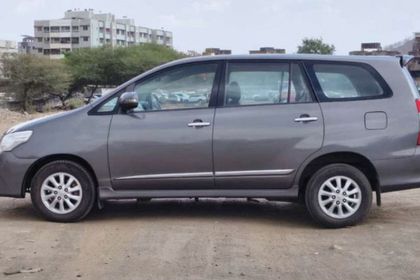 Used 2.5 VX (Diesel) 7 Seater