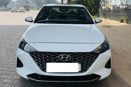 24 Used Hyundai Verna