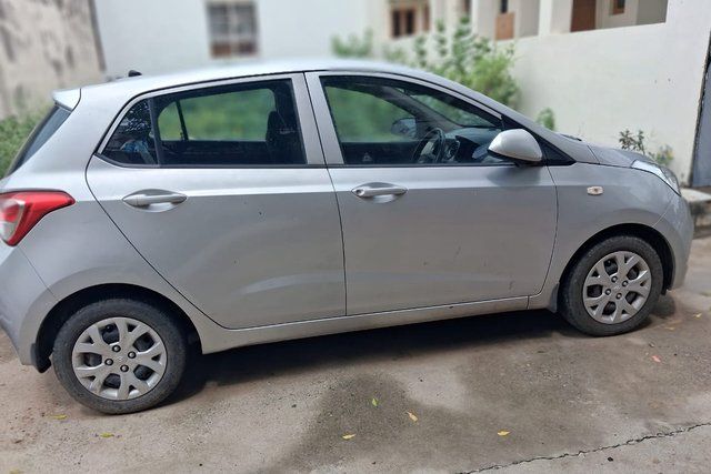 Hyundai Grand i10 Magna Second-hand 2014 Hyundai Grand i10 Magna for sale in Ajmer
