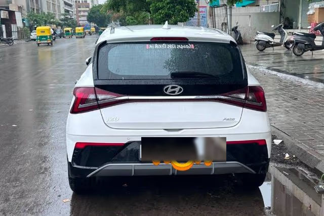 Hyundai i20 Asta Second-hand 2023 Hyundai i20 Asta for sale in Gandhinagar