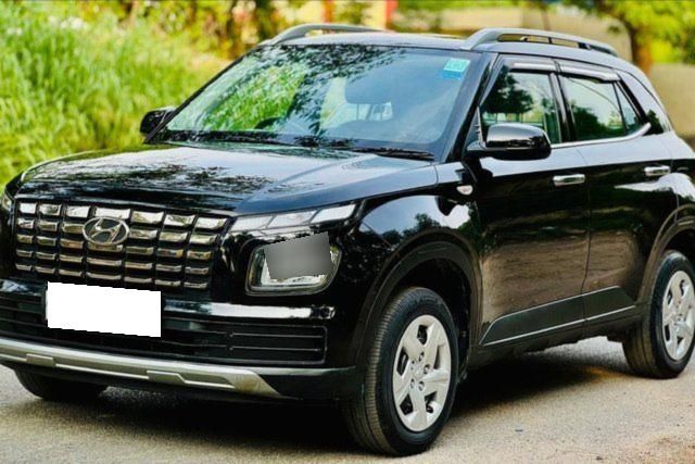Second-hand 2022 Hyundai Venue S for sale in New Delhi