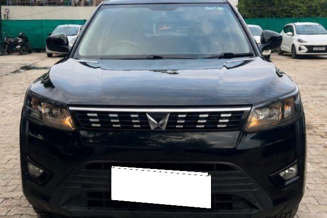 Second-hand 2023 Mahindra XUV300 W6 Diesel for sale in Ahmedabad