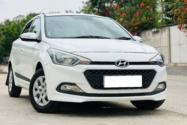 Second-hand 2014 Hyundai i20 Sportz 1.2 for sale in Ahmedabad