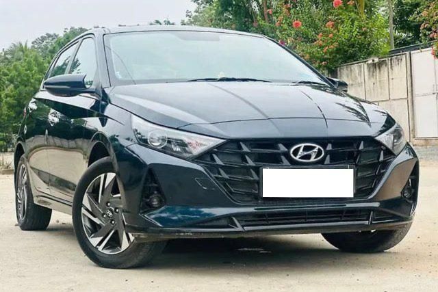 Second-hand 2023 Hyundai i20 Asta for sale in Ahmedabad
