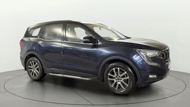 Second-hand 2023 Mahindra XUV700 AX3 AT BSVI for sale in Greater Noida