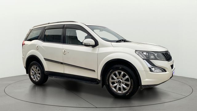 Second-hand 2018 Mahindra XUV500 W10 AWD for sale in Ahmedabad