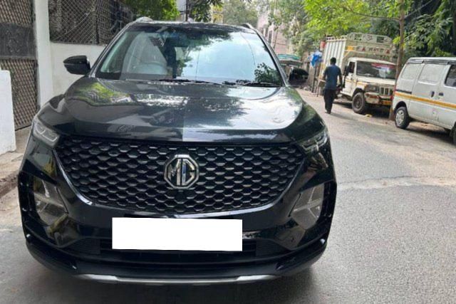 Second-hand 2023 MG Hector Plus Sharp CVT for sale in New Delhi