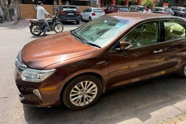 Second-hand 2015 Toyota Camry Hybrid for sale in New Delhi