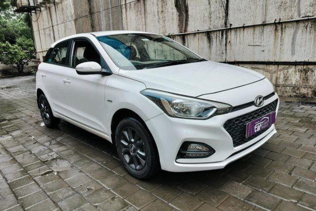 Second-hand 2018 Hyundai i20 Petrol CVT Asta for sale in Thane