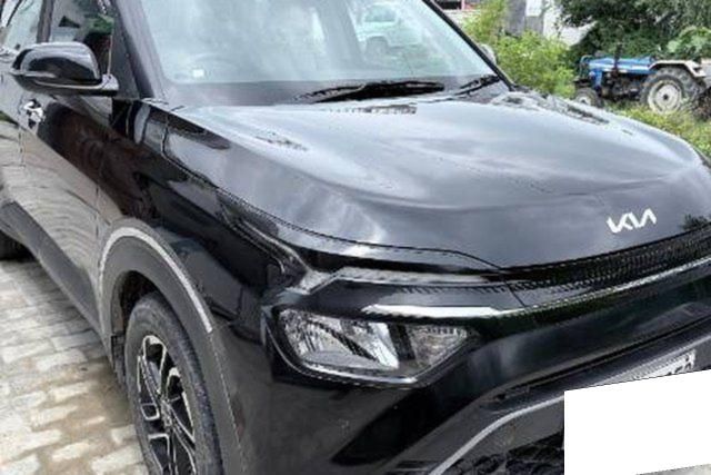 Second-hand 2023 Kia Carens Premium Diesel iMT for sale in Mau