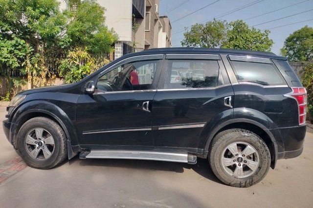 Mahindra XUV500 W8 2WD Second-hand 2014 Mahindra XUV500 W8 2WD for sale in Ahmedabad