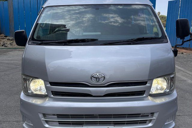 Toyota HiAce Commuter Van Second-hand 2009 Toyota HiAce Commuter Van for sale in Mumbai