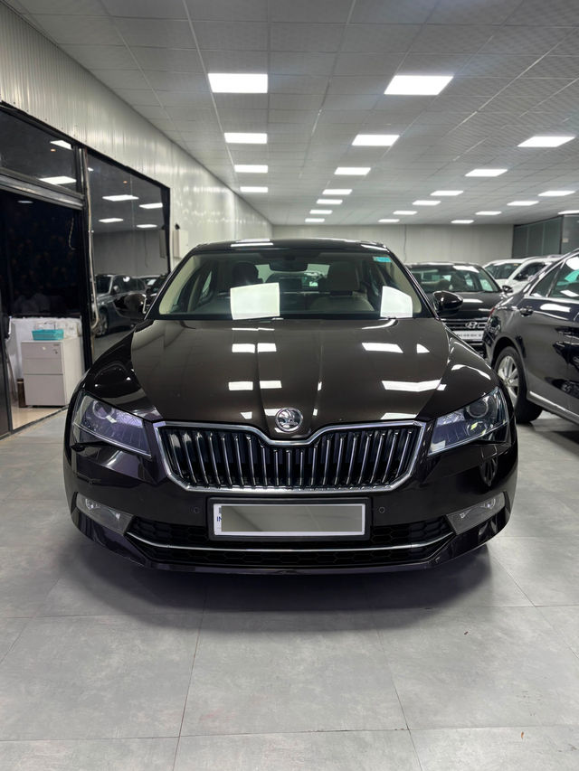 Skoda Superb LK 1.8 TSI AT Second-hand 2019 Skoda Superb LK 1.8 TSI AT for sale in Pune