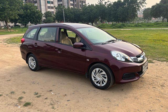 Honda Mobilio S i-DTEC Second-hand 2014 Honda Mobilio S i-DTEC for sale in Ahmedabad