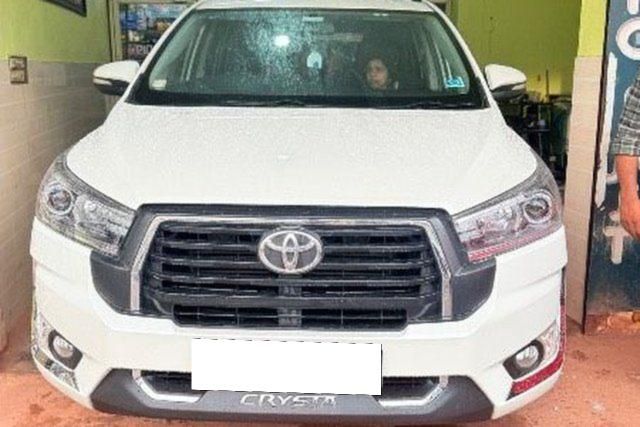 Second-hand 2017 Toyota Innova Crysta 2.4 VX MT BSIV for sale in Kannur