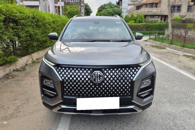 Second-hand 2023 MG Hector Plus 1.5 Turbo Sharp Pro CVT 7 Str BSVI for sale in New Delhi