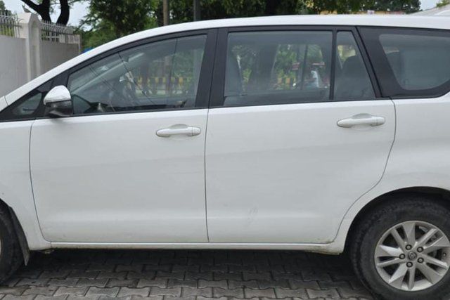 Second-hand 2017 Toyota Innova Crysta 2.4 G MT BSIV for sale in New Delhi