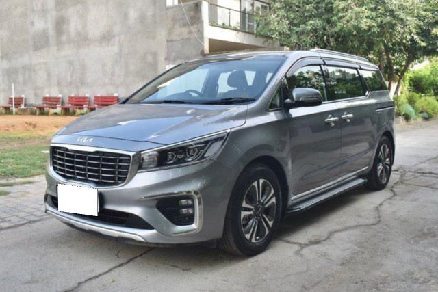 Second-hand 2022 Kia Carnival Limousine Plus for sale in Gurgaon