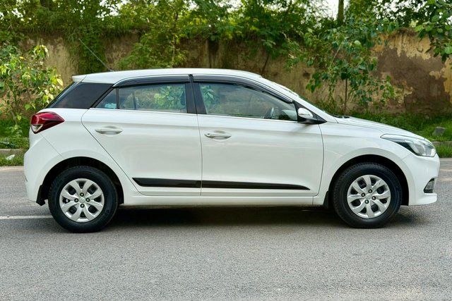 Hyundai i20 Sportz 1.2 Second-hand 2015 Hyundai i20 Sportz 1.2 for sale in New Delhi