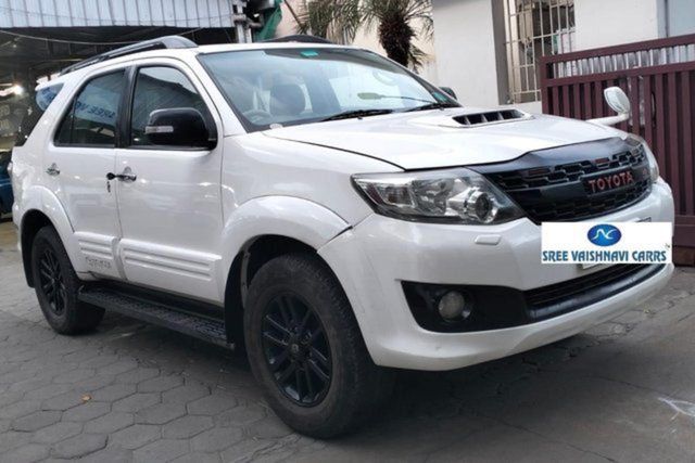 Second-hand 2013 Toyota Fortuner 4x4 MT for sale in Coimbatore