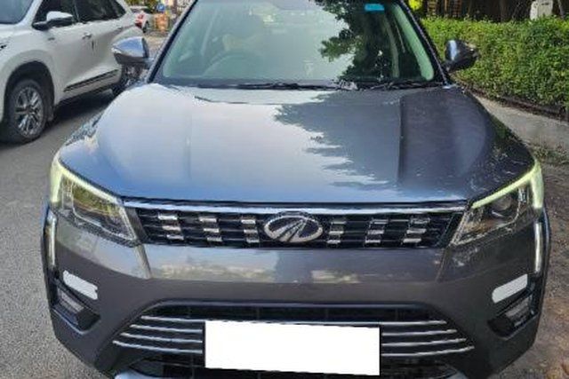 Second-hand 2021 Mahindra XUV300 W8 Option BSVI for sale in Ahmedabad