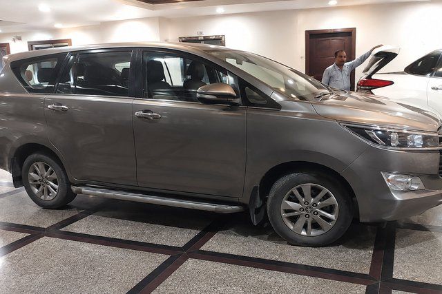 Toyota Innova Crysta 2.4 VX MT BSIV Second-hand 2017 Toyota Innova Crysta 2.4 VX MT BSIV for sale in Sonipat