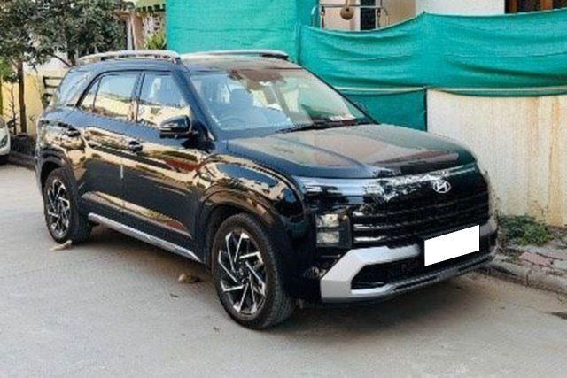 Second-hand 2025 Hyundai Alcazar Signature DCT for sale in Gandhinagar