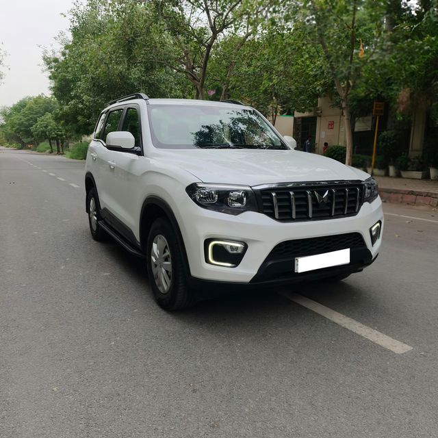 Mahindra Scorpio N Z2 E Second-hand 2025 Mahindra Scorpio N Z2 E for sale in New Delhi