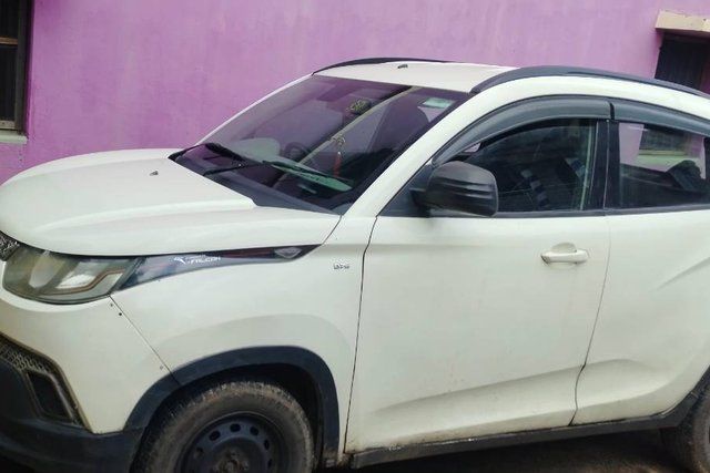 Mahindra KUV 100 mFALCON D75 K4 Second-hand 2016 Mahindra KUV 100 mFALCON D75 K4 for sale in Bardhaman