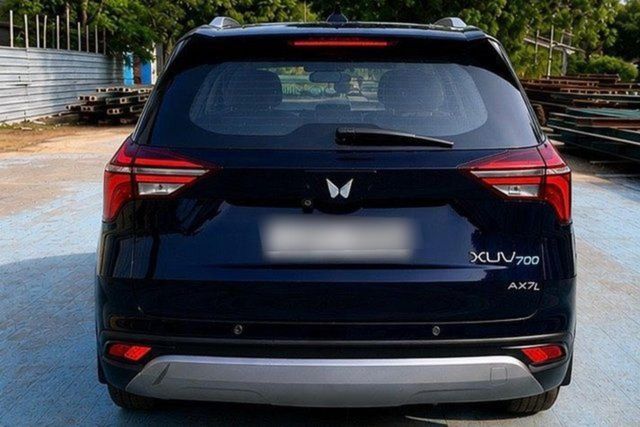 Second-hand 2023 Mahindra XUV700 AX7 AT BSVI for sale in Ahmedabad