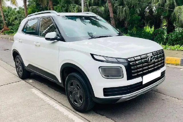 Second-hand 2025 Hyundai Venue S Opt for sale in Mumbai